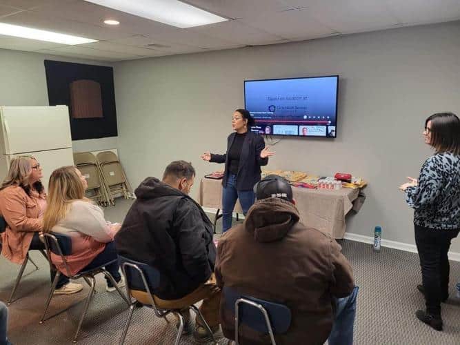 Shalinda Woolbright teaches a Narcan training class earlier this month. 